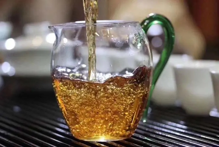 連“喉韻”和“鎖喉”都搞不清楚，就不要說懂普洱茶！