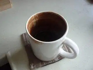 茶垢清潔有妙招，一分鐘讓茶杯光亮如新！