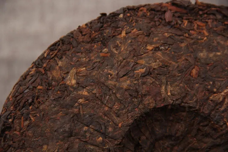 如何判斷普洱茶是否發(fā)霉？發(fā)霉的普洱茶應該怎么處理？