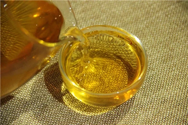 還在用自來(lái)水泡茶？難怪你泡的茶滋味不行~