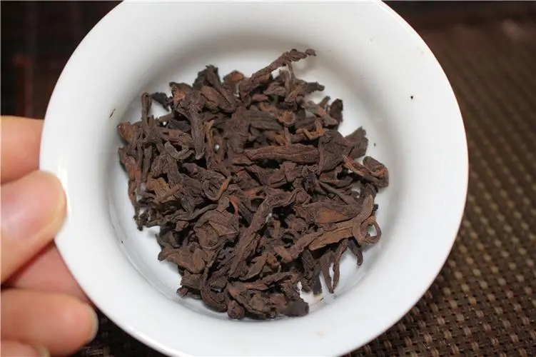 普洱茶的“樟香、棗香、糯香”等香味由什么決定？